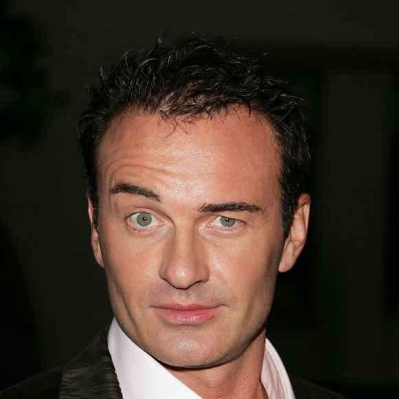 Son rôle le plus marquant reste celui du Dr Christian Troy dans "Nip/Tuck". Il a aussi joué dans Les Quatre Fantastiques et Red.

L'acteur Julian McMahon lors d'une avant-première. Photo par Backgrid USA / Bestimage