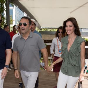Arthur (Jacques Essebag) et sa compagne Mareva Galanter au village lors de la finale homme des internationaux de France de Roland Garros à Paris, le 11 juin 2017. © Dominique Jacovides - Cyril Moreau/ Bestimage