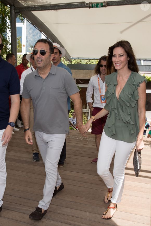 Arthur (Jacques Essebag) et sa compagne Mareva Galanter au village lors de la finale homme des internationaux de France de Roland Garros à Paris, le 11 juin 2017. © Dominique Jacovides - Cyril Moreau/ Bestimage