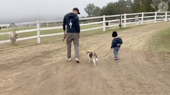 Harry, Archie et Guy, le chien récemment décédé de Meghan Markle

Instagram : Meghan Markle/JLPPA