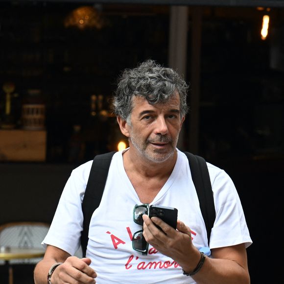 Pour l'heure, ni le principal concerné ni son avocat ne se sont exprimés sur l'affaire mais ce mardi matin, franceinfo informe qu'il a été placé en garde à vue.

Exclusif - Stéphane Plaza lors de l'hommage à l’acteur Yannik Mazzilli (Scènes de ménages) au théâtre de la Renaissance à Paris, France, le 2 août 2024.