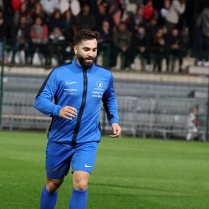 Kendji Girac durant la première édition du « match des légendes » opposant l'équipe des Légendes, les anciens de Cannes, à l'équipe des Etoiles avec pour capitaine Didier Deschamps, au stade Pierre de Coubertin à Cannes, le 30 octobre 2025.
© Dominique Jacovides / Bruno Bebert / Bestimage