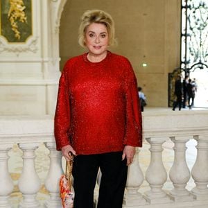 Catherine Deneuve au deuxième défilé Chanel "Collection Haute Couture Automne/Hiver 2026-2027" lors de la Fashion Week de Paris, le 7 juillet 2026

© Pauline Mourey / Bestimage