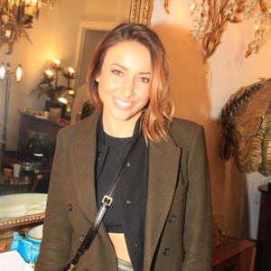 Elle en retient néanmoins une expérience très enrichissante, surtout le plan humain.

Exclusif - Delphine Wespiser lors de la Fête des puces de Saint Ouen au Marché Biron le 26 septembre 2024.

© Baldini / Bestimage