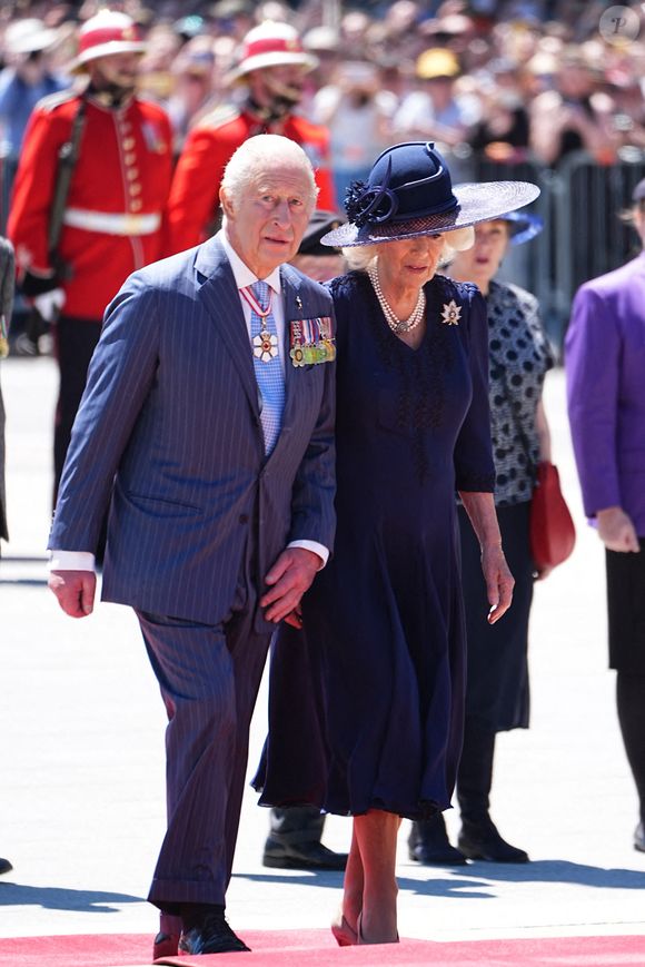 Le roi Charles III et la reine Camilla arrivent pour déposer une couronne à la Tombe du Soldat inconnu devant le Monument commémoratif de guerre du Canada, à Ottawa, dans le cadre de la visite royale de deux jours au Canada. Mardi 27 mai 2025. Photo de Aaron Chown/PA Wire/ABACAPRESS.COM