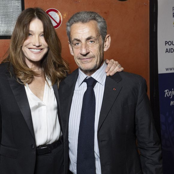 Exclusif - Carla Bruni et son mari Nicolas Sarkozy en backstage du concert du gala des 20 ans de la fondation Recherche Alzheimer "2 générations chantent pour la 3ème" à l'Olympia à Paris le 18 mars 2024.

© Cyril Moreau / Bestimage