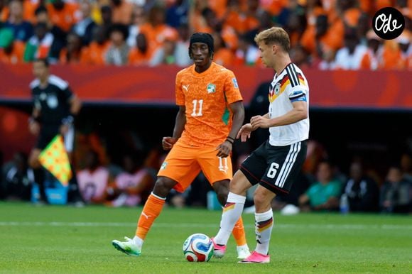 Dans une lettre bouleversante, il confie qu'elle a succombé à un empoisonnement lors d'une fête.

TORONTO, CANADA - 20 JUIN 2026 : L'attaquant de la Côte d'Ivoire Yan Diomande (11) au duel avec le milieu de terrain allemand Joshua Kimmich (6) lors du match du Groupe E de la Coupe du Monde de la FIFA 2026 entre l'Allemagne et la Côte d'Ivoire au Toronto Stadium à Toronto, Ontario, Canada.