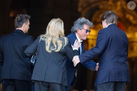 Tony Frank, David Hallyday, Sylvie Vartan et son mari Tony Scotti - Obsèques de Nathalie Baye en l'église Saint-Sulpice à Paris le 24 avril 2026. © Dominique Jacovides - Coadic Guirec / Bestimage