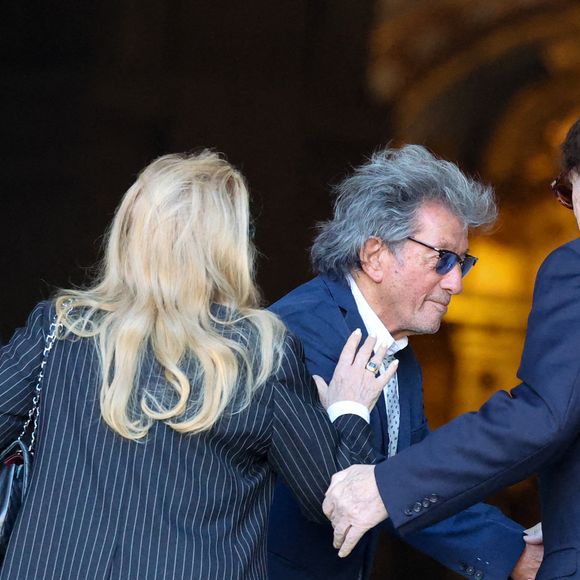 Tony Frank, David Hallyday, Sylvie Vartan et son mari Tony Scotti - Obsèques de Nathalie Baye en l'église Saint-Sulpice à Paris le 24 avril 2026. © Dominique Jacovides - Coadic Guirec / Bestimage