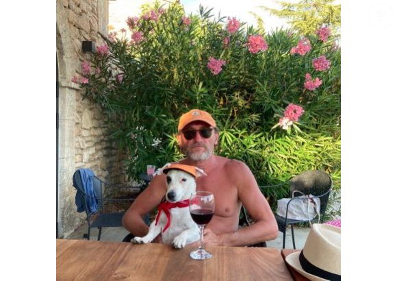 Jean-Paul Rouve et son chien dans le Luberon