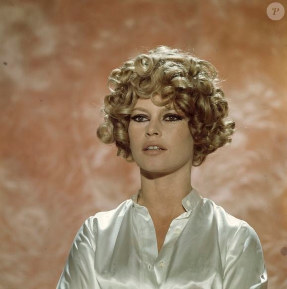 Archives - En France, à Paris, Brigitte BARDOT sur le plateau de l'émission "Show Bardot". Le 15 novembre 1967 © Bernard Leguay via Bestimage