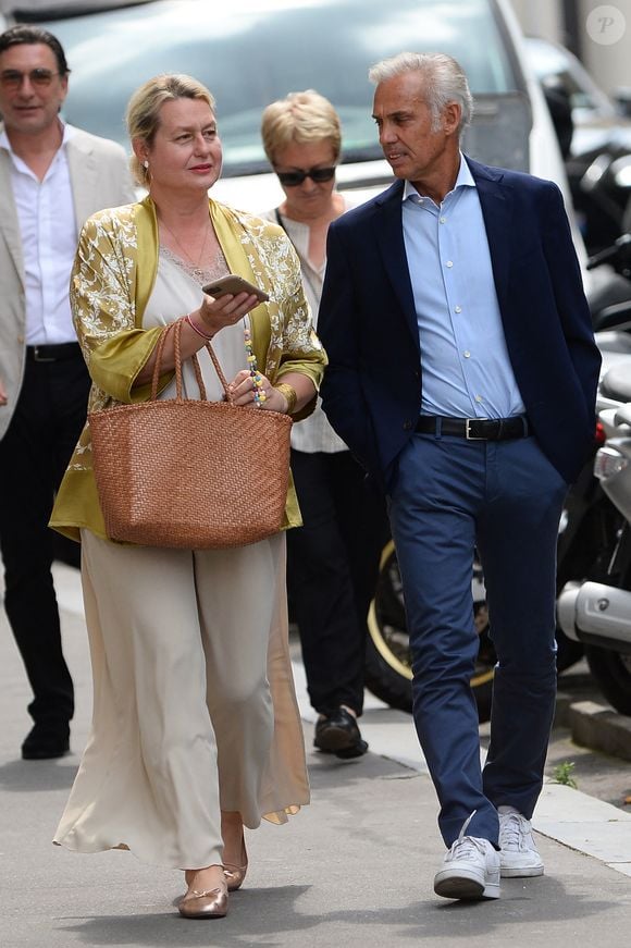 Paul Belmondo et sa femme Luana - Mariage de Claude Lelouch à la mairie du 18ème à Paris. Le 17 juin 2023