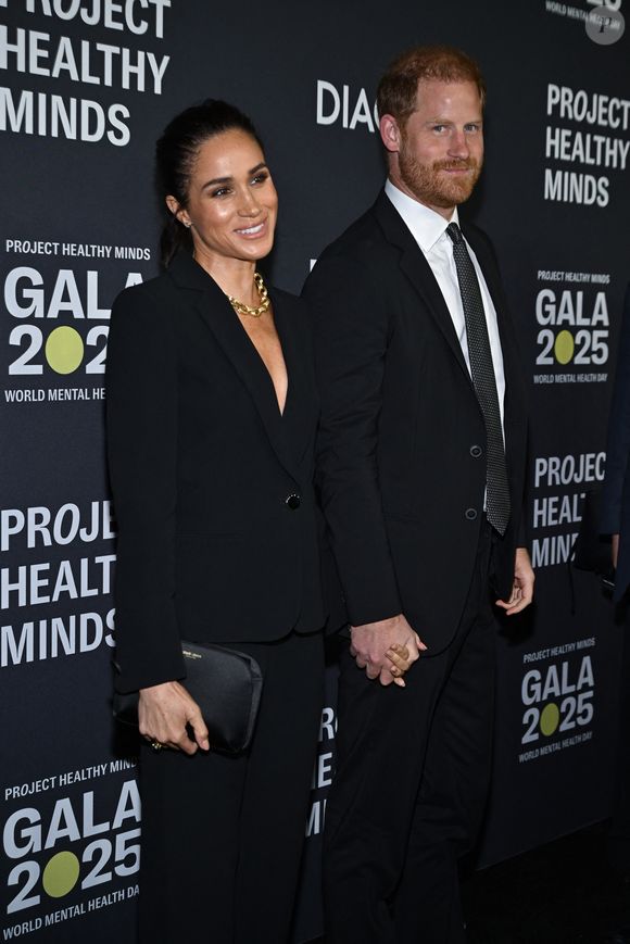 Le couple vit en Californie, loin de la famille royale.

Le prince Harry, duc de Sussex et Meghan Markle, duchesse de Sussex, lors du 3ème gala annuel du projet "Healthy Minds" aux Spring Studios à New York City, New York, Etats-Unis, le 9 octobre 2025. © NDZ/StarMax/Bestimage