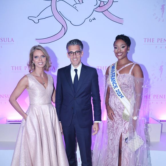 Sylvie Tellier, Jérémy Redler (maire du 16ème arrondissement de Paris), Angélique Angarni-Filopon (Miss France 2025) fête son 34ème anniversaire - Soirée de gala du 10ème anniversaire de l’association "Les Bonnes Fées" à l’Hôtel The Peninsula Paris le 8 octobre 2025. The Peninsula Paris renouvelle son soutien dans la campagne Octobre Rose au côté de l’artiste G.Sardin.
Crédit : Rachid Bellak/Bestimage