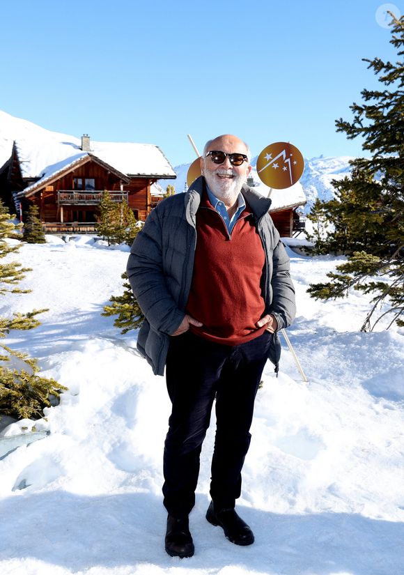 Gérard Jugnot au photocall du film "Y a pas de Réseau" dans le cadre de la 28ème édition du festival International du Film de Comédie à l'Alpe d'Huez, France, le 15 janvier 2025. © Dominique Jacovides/Bestimage
