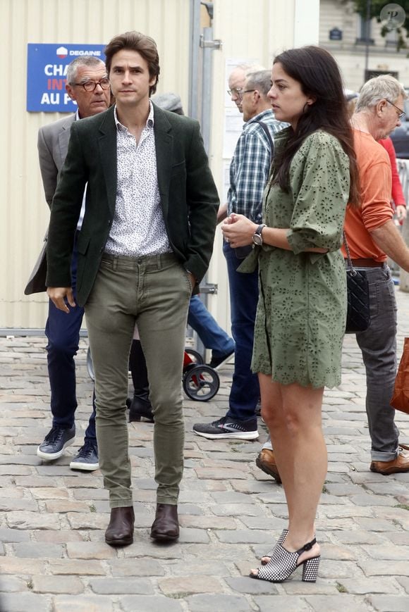 Julien Dereims et sa femme Anouchka Delon - Arrivées à la messe à l'intention de Pierre Cornette de Saint-Cyr en l'église Saint-Germain-des-Près à Paris. Le 12 septembre 2023