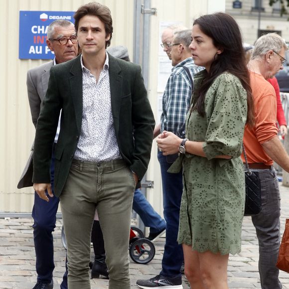 Julien Dereims et sa femme Anouchka Delon - Arrivées à la messe à l'intention de Pierre Cornette de Saint-Cyr en l'église Saint-Germain-des-Près à Paris. Le 12 septembre 2023