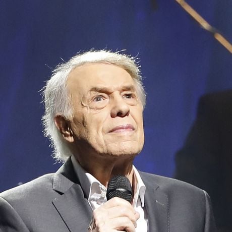 "Ils vivent à l'étranger, je les vois peu" : Salvatore Adamo évoque ses trois enfants et ses petites-filles, qui vivent loin de lui