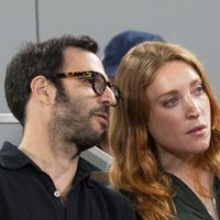 Sarah Stern : La star des Tuche s'affiche à Roland Garros avec son compagnon, les amateurs de musique le connaissent bien