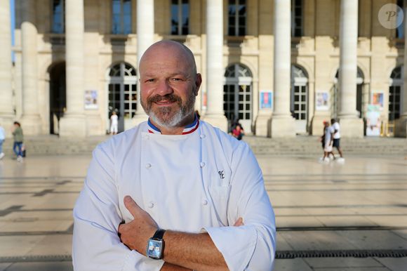 Exclusif - Le médiatique chef Philippe Etchebest ("Cauchemar en cuisine", "Top chef") pose dans son restaurant le "Quatrième Mur" le jour de son ouverture à Bordeaux le 8 Septembre 2015. Agence / Bestimage