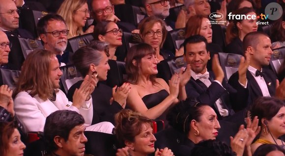 Mylène Farmer chante au Festival de Cannes, Juliette Armanet émue - capture d'écran France 2