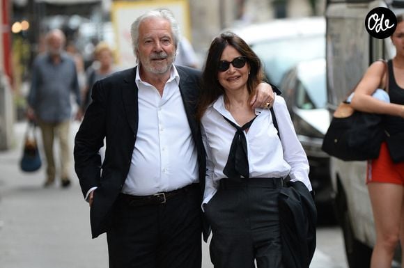 Pierre Arditi et Evelyne Bouix - Mariage de Claude Lelouch à la mairie du 18ème à Paris, le 17 juin 2023. © Agence / Bestimage