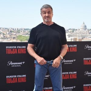 "La seule façon de vraiment ressentir mon âge, c'est parce que j'ai subi de nombreuses blessures"
Sylvester Stallone en photocall pour le film "Tulsa King" à Rome, le 13 septembre 2022. © SGP / BESTIMAGE
