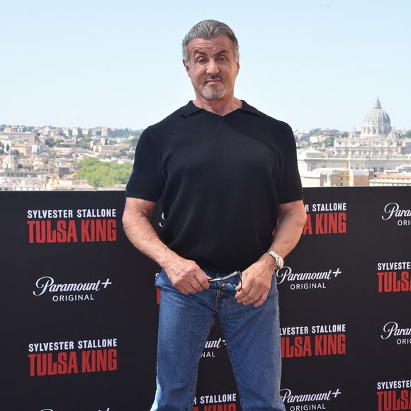 "La seule façon de vraiment ressentir mon âge, c'est parce que j'ai subi de nombreuses blessures"

Sylvester Stallone en photocall pour le film "Tulsa King" à Rome, le 13 septembre 2022. © SGP / BESTIMAGE