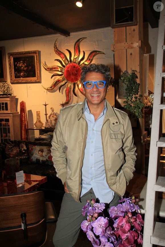Exclusif - Julien Cohen (antiquaire français et Affaire conclue) lors de la soirée La Fête des Puces 2023 "Puces & Nature - La Nature dans les Arts Décoratifs" aux Puces de Saint-Ouen, Proche de Paris , France, le 5 octobre 2023. © Philippe Baldini/Bestimage