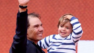 Rafael Nadal : Son fils Rafael Junior pas du tout gêné au milieu de trois légendes du tennis, son attitude amuse tout le monde !