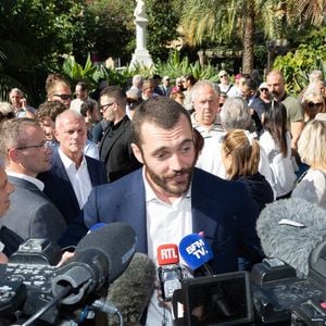 Louis Sarkozy a ouvert son QG de campagne sur la place de la mairie de Menton après avoir déclaré sa candidature aux prochaines élections municipales dans la cité du citron. Devant des centaines de personnes, il a exposé ses projets pour la ville, le 11 octobre 2025 à Menton, France. Photo by Shootpix/ABACAPRESS.COM