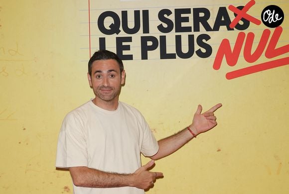 Originaire des Orres, dans les Hautes-Alpes, il savait depuis son enfance qu'il souhaitait travailler dans le divertissement.

Camille Combal - Photocall du casting du jeu télévisé de la saison 2 "Qui sera le plus nul ?" sur TF1 à Boulogne-Billancourt. © Coadic Guirec/Bestimage