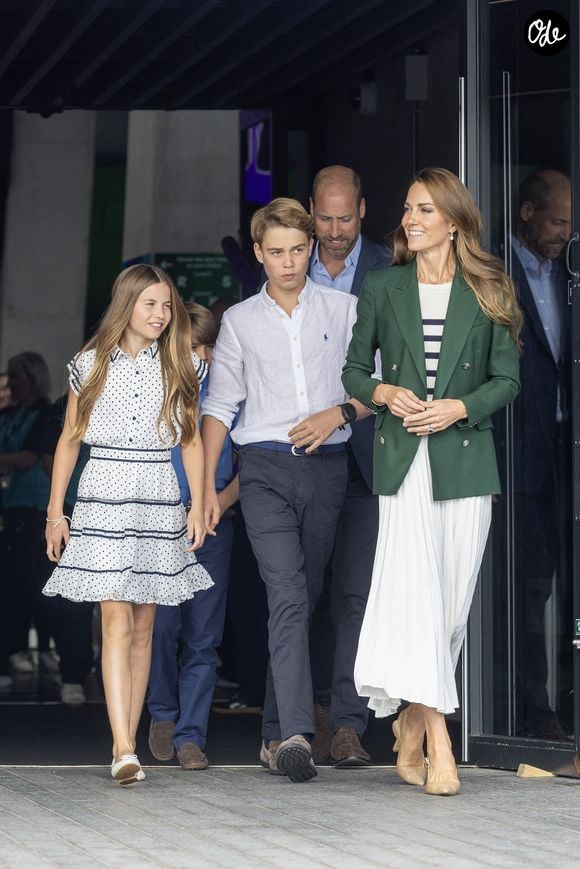 en passant par Kate Middleton, le prince William et leurs trois enfants qui avaient célébré le mariage de James Middleton et Alizée Thevenet au sein du domaine en 2021, s'y sont également rendus

Le prince William, prince de Galles, et Catherine (Kate) Middleton, princesse de Galles, avec leurs enfants le prince George de Galles, la princesse Charlotte de Galles et le prince Louis de Galles, au jour 9 des "Jeux du Commonwealth 2026" à l'OVO Hydro de Glasgow le Samedi 1er août 2026.

Photo : Zuma Press / Bestimage