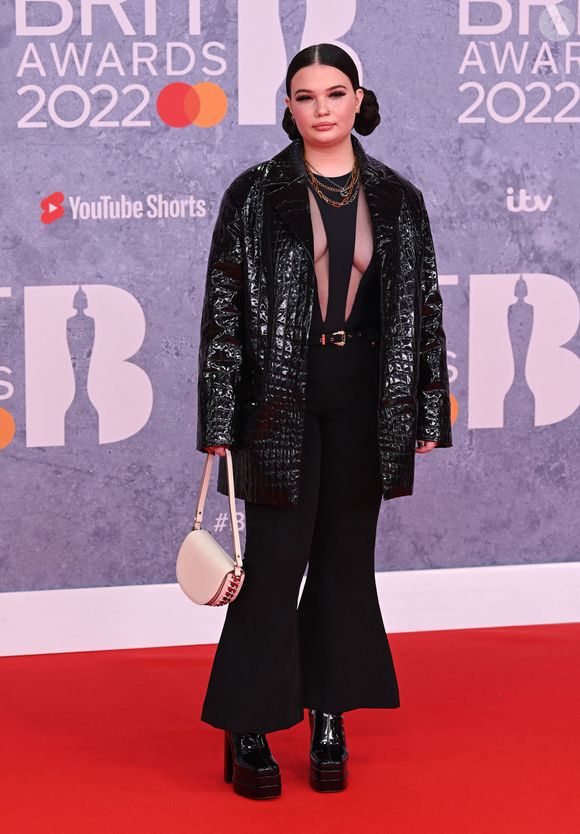 Lola Young au photocall de la soirée des BRIT Awards 2022 à l'O2, Peninsula Square de Londres, Royaume Uni, le 8 février 2022. AGENCE / BESTIMAGE