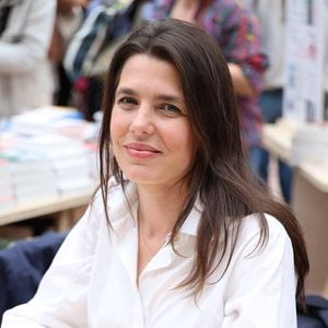 Charlotte Casiraghi se livre avec une vive émotion sur les souvenirs marquants de son enfance hors du commun.

Charlotte Casiraghi assiste au 5e Festival du livre de Paris au Grand Palais à Paris. 

© Denis Guignebourg/Bestimage