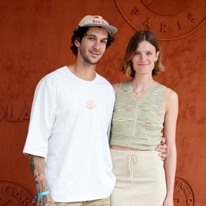 Constance Jablonski et son compagnon Matthias Dandois - Célébrités au Village lors des Internationaux de France de tennis de Roland Garros 2023 à Paris le 10 juin 2023. © Jacovides-Moreau/Bestimage