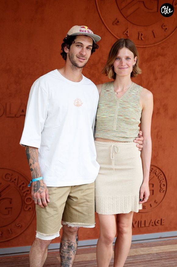Constance Jablonski et son compagnon Matthias Dandois - Célébrités au Village lors des Internationaux de France de tennis de Roland Garros 2023 à Paris le 10 juin 2023. © Jacovides-Moreau/Bestimage