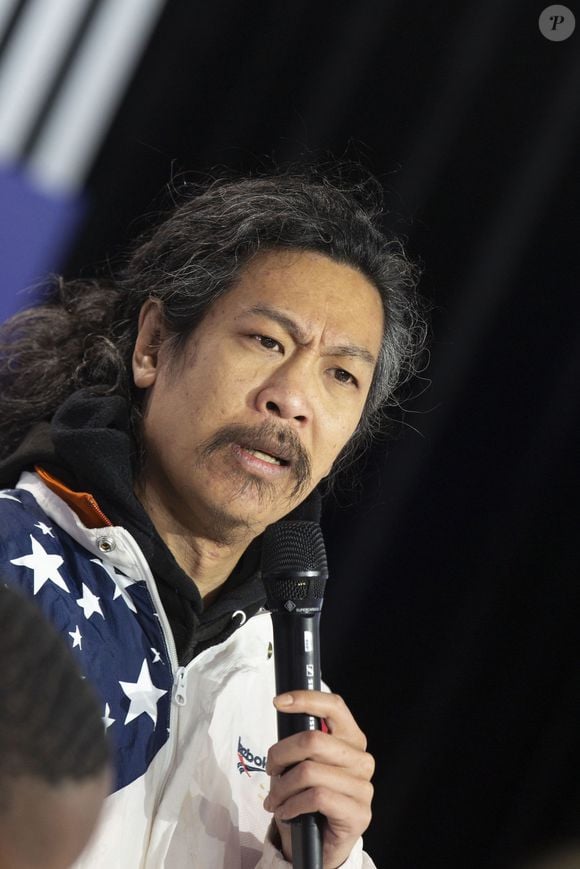 Ex-visage phare du Jamel Comedy Club, Bun Hay Mean aussi surnommé "le Chinois Marrant" avait conquis les Français avec ses sketchs dans lesquels il se jouait des clichés sur ses origines cambodgiennes et chinoises

Exclusif - Bun Hay Mean (le Chinois Marrant) - Enregistrement de l'émission "Clique" présentée par M. Achour sur Canal Plus à Issy-les-Moulineaux le 6 février 2020. © Jack Tribeca/Bestimage