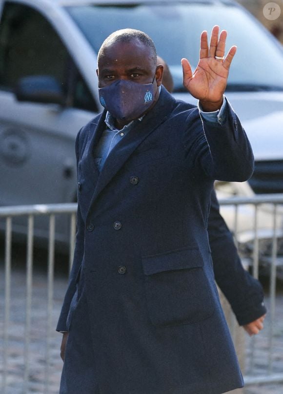 L'ancien footballeur professionnel français d'origine ivoirienne Basile Boli lors de la messe d'hommage au magnat français Bernard Tapie à l'église Saint Germain des Prés à Paris, France, le 6 octobre 2021. Les obsèques auront lieu le 8 octobre à la cathédrale de la Major, à Marseille. Bernard Tapie est décédé des suites d'un cancer à l'âge de 78 ans. Photo par Jerome Domine/ABACAPRESS.COM