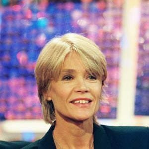 Mais, un peu moins d'un an après sa mort, peut-on dire que Françoise Hardy a eu l'hommage qu'elle méritait ?

Archives - Françoise Hardy lors d'une émission "Vivement Dimanche" en 2000. JLPPA / Bestimage