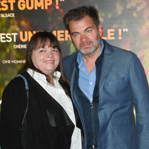 Clovis Cornillac (acteur et réalisateur) et sa mère Myriam Boyer au photocall de l'avant-première du film "C'est Magnifique !" au cinéma UGC Ciné Cité Les Halles à Paris le 31 mai 2022.

© Coadic Guirec / Bestimage