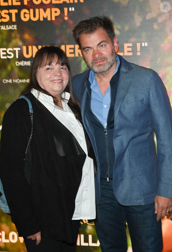 Clovis Cornillac (acteur et réalisateur) et sa mère Myriam Boyer au photocall de l'avant-première du film "C'est Magnifique !" au cinéma UGC Ciné Cité Les Halles à Paris le 31 mai 2022.

© Coadic Guirec / Bestimage