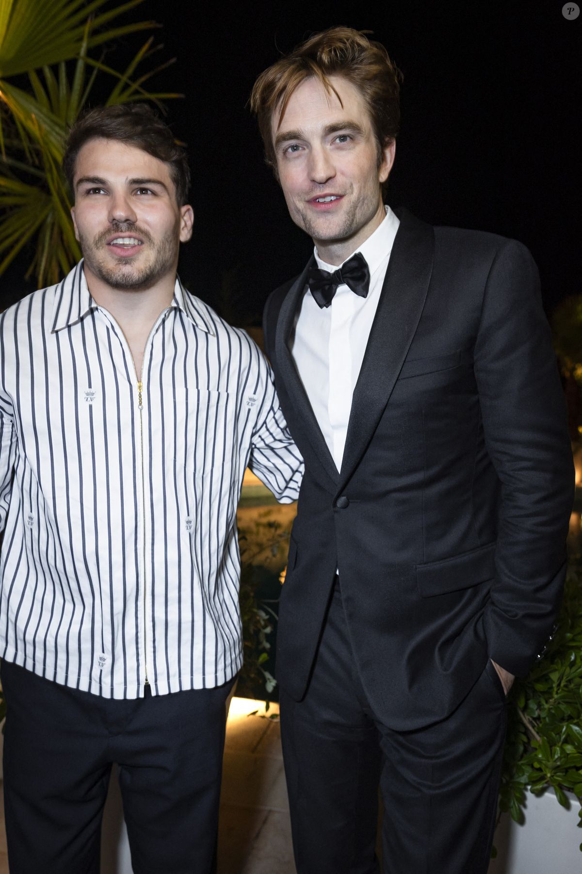 Photo : Une complicité qui saute aux yeux et qui pourrait confirmer qu'il  existe bel et bien entre eux bien plus qu'une simple amitié. Antoine Dupont  et Robert Pattinson lors du dîner