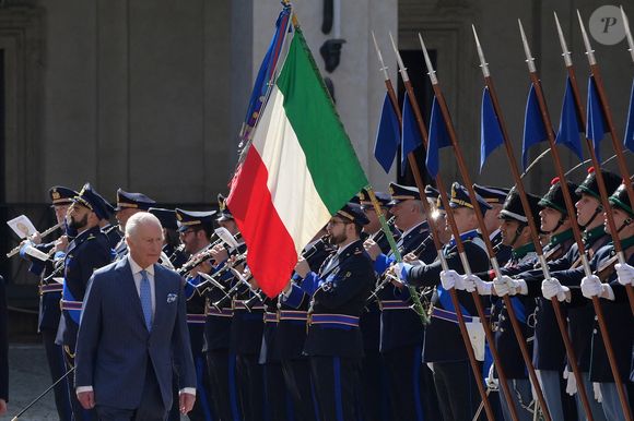 Le roi Charles III d'Angleterre et Camilla Parker Bowles, reine consort d'Angleterre, rencontrent le président Sergio Mattarella au Quirinale à Rome, en Italie, le 8 avril 2025. © Vannicelli/IPA via ZUMA Press/Bestimage