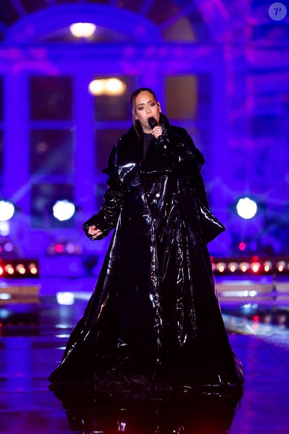 Exclusif - Amel Bent à l'enregistrement de l'émission "La grande soirée du 31 à Fontainebleau" au Château de Fontainebleau, diffusée le 31 décembre sur France 2

Photo : Tiziano Da Silva-Cyril Moreau / Bestimage