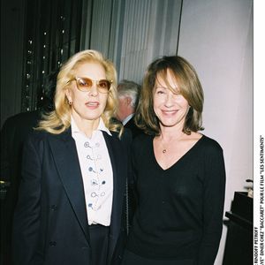 Les deux femmes ont partagé la vie de Johnny Hallyday.

"Sylvie Vartan" et "Nathalie Baye" dîner chez "Baccarat" pour le film "Les Sentiments" américain" féminin homme actrice chanteuse lunettes bijou collier. BERTRAND RINDOFF PETROFF / BESTIMAGE