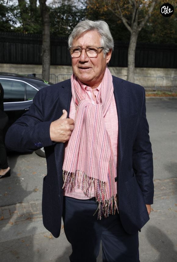 Patrick Sabatier - Arrivées à l'enregistrement de l'émission "Vivement Dimanche" au Studio Gabriel à Paris, France, le 20 septembre 2022, présentée par M.Drucker et diffusée le 25 septembre 2022 sur France 3