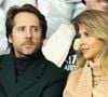 Arborant fièrement une écharpe aux couleurs rouge et bleu du club parisien, Adriana Lima a profité du spectacle non loin d'une autre figure médiatique, Ophélie Meunier, venue accompagnée de son mari Mathieu Vergne. 

Ophélie Meunier et son mari Mathieu Vergne - Célébrités dans les tribunes du match de 8ème de finale aller de la Ligue Des Champions 2025-2026 (LDC) "PSG - Chelsea (5-2)" au Parc des Princes à Paris le 11 mars 2026. © Cyril Moreau/Bestimage