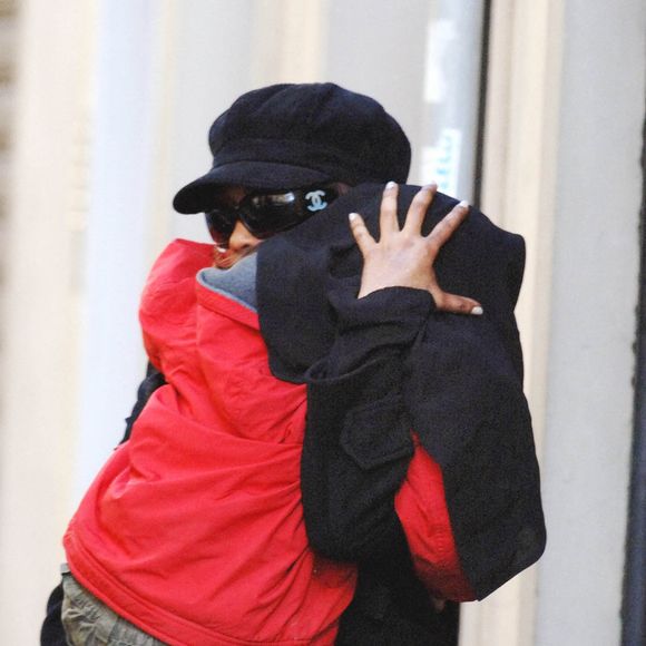 A l'époque, ils ne comprenaient pas nécessairement pourquoi...

Michael Jackson et ses enfants Prince et Paris en vacances à Florence, Italie, le 31 janvier 2006. Photo par Makros/ABACAPRESS.COM.