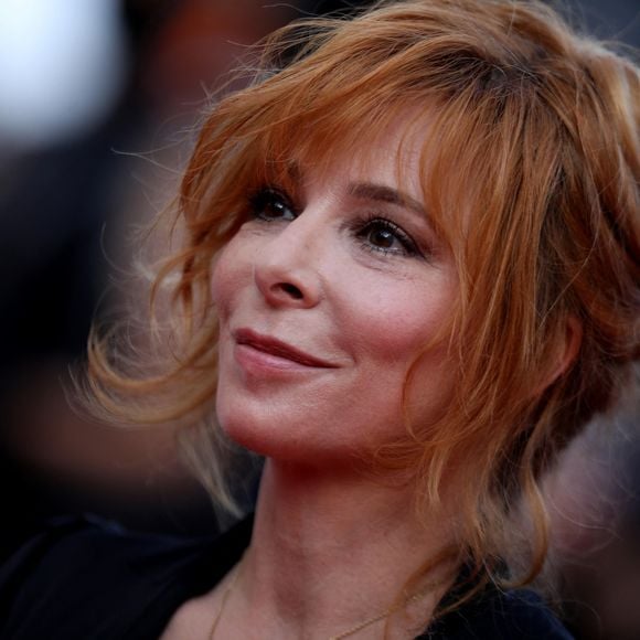 Mais lequel ? 

Mylène Farmer - Montée des marches du film " OSS 117 : Alerte rouge en Afrique Noire " lors du 74ème Festival International du Film de Cannes. Le 17 juillet 2021 © Borde-Jacovides-Moreau / Bestimage